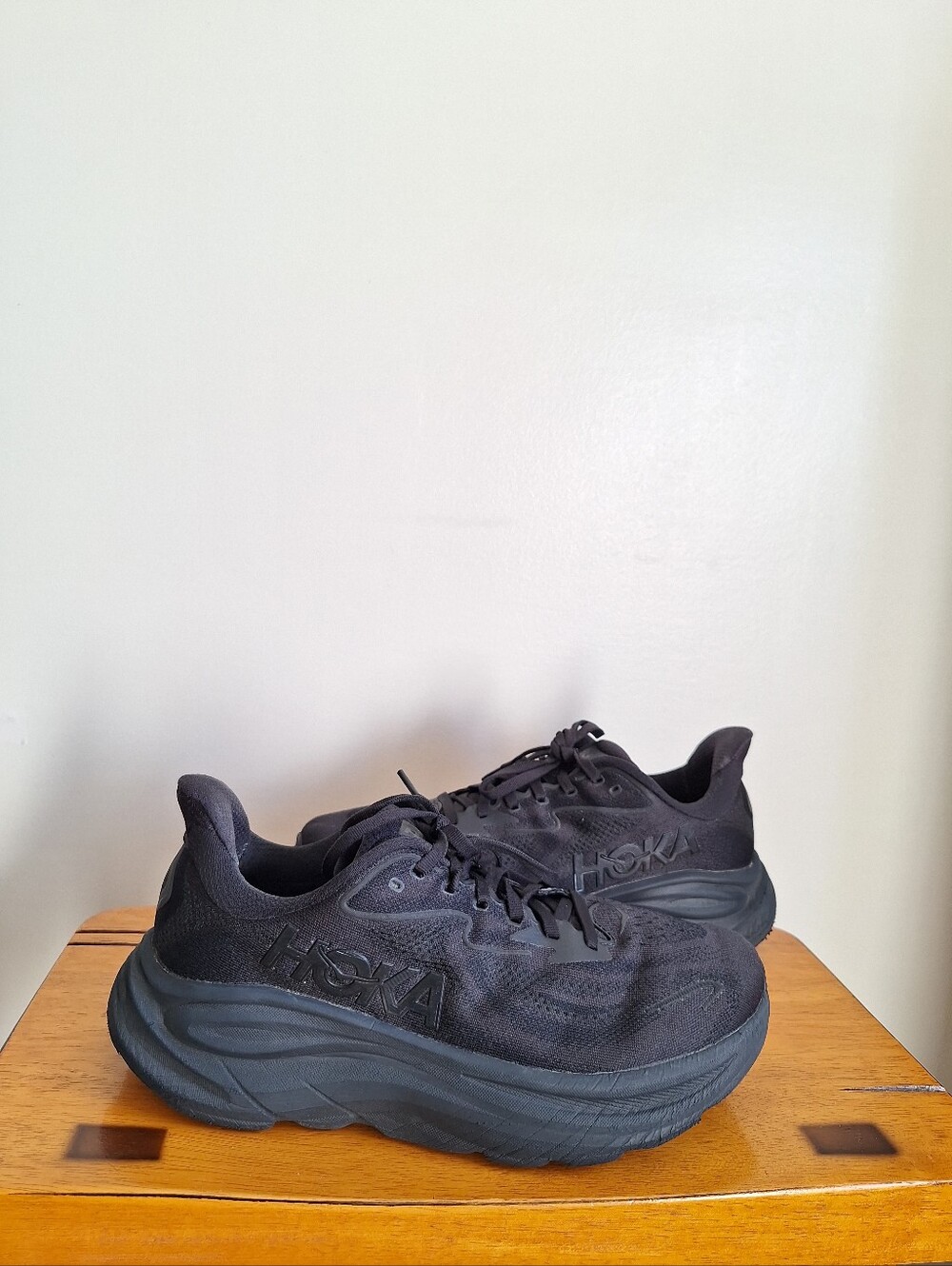 Hoka Clifton 10 Women's Black /Black Size 10.5D - Picture 2 of 12
